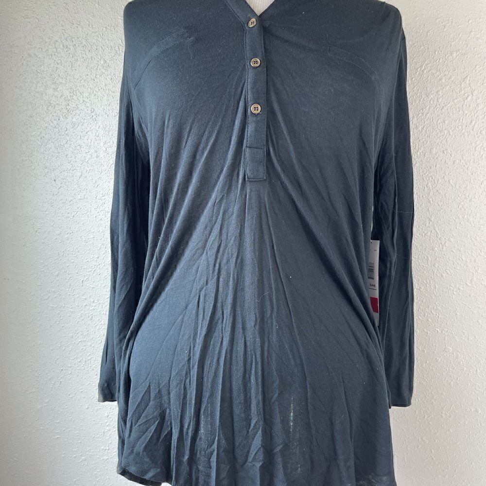 NWT Passports Women’s Top Size Small